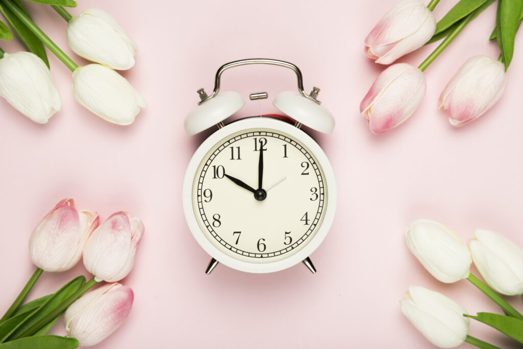 tulips-frame-with-time-clock-middle