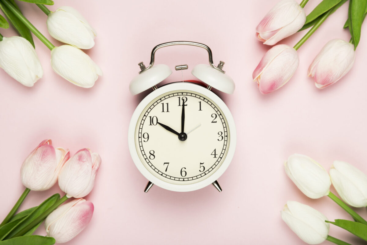 tulips-frame-with-clock-middle